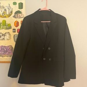 Black shoulder pad oversized blazer.